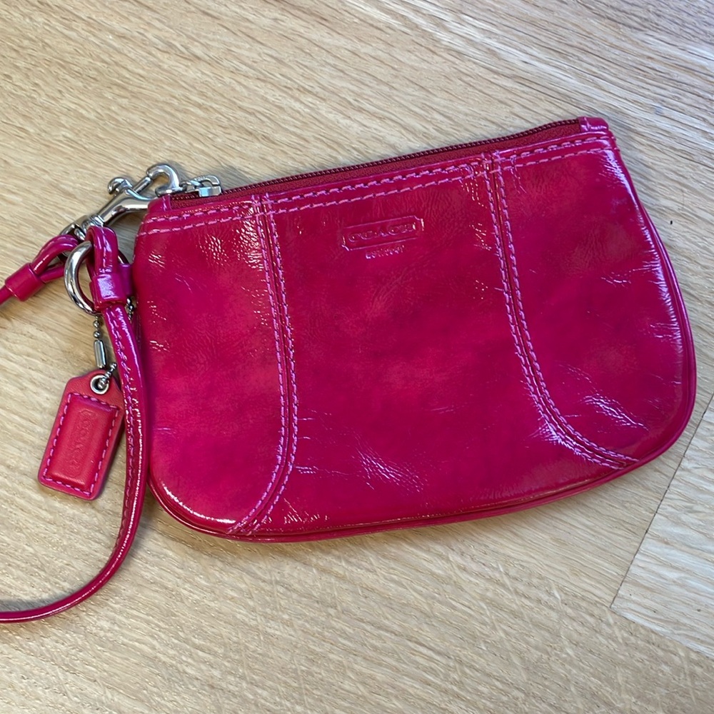 NWOT Coach Fuchsia Patent Leather Wristlet